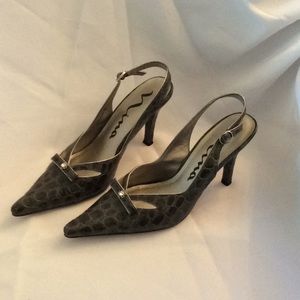 3 inch alligator print gray shoes